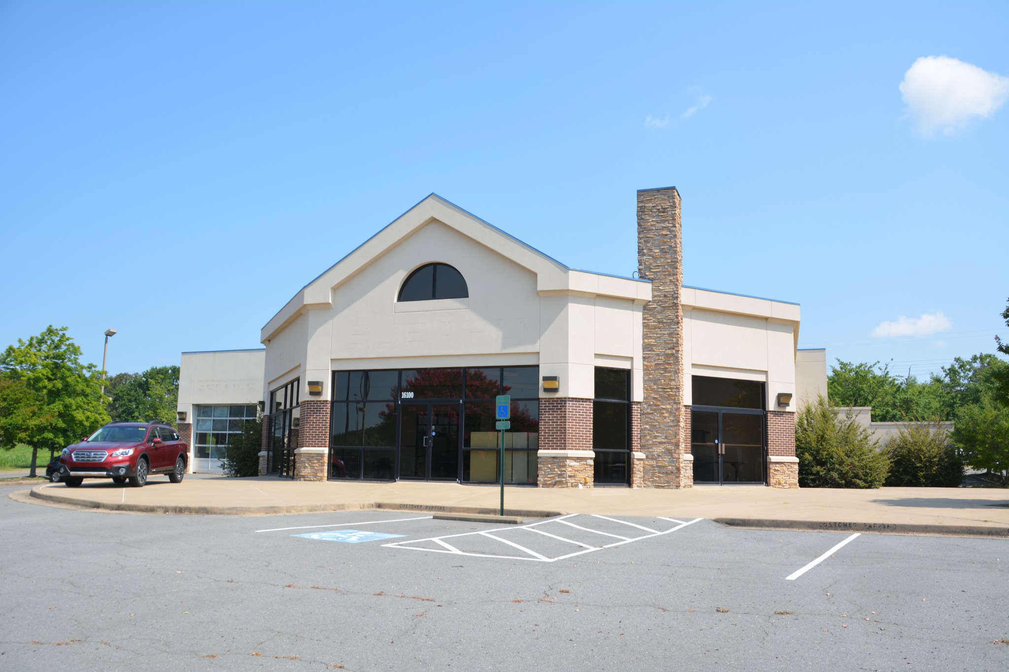 16100 Chenal Pky, Little Rock, AR for sale Building Photo- Image 1 of 1