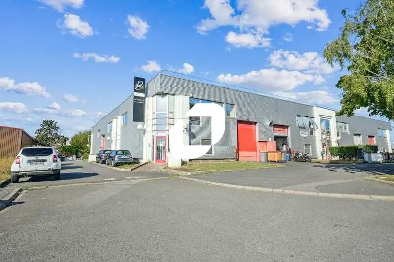 Office in Nozay for lease Building Photo- Image 1 of 15