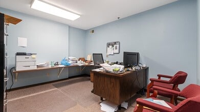 320 Main St, Zanesville, OH for lease Interior Photo- Image 1 of 3