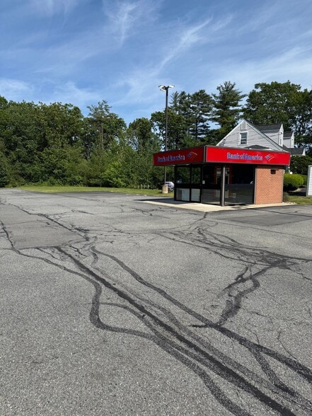 158 Rockingham Rd, Derry, NH for lease - Building Photo - Image 1 of 2