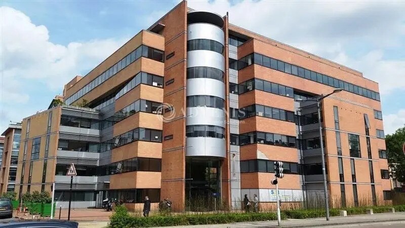 Office in Ivry-sur-Seine for lease - Building Photo - Image 1 of 7