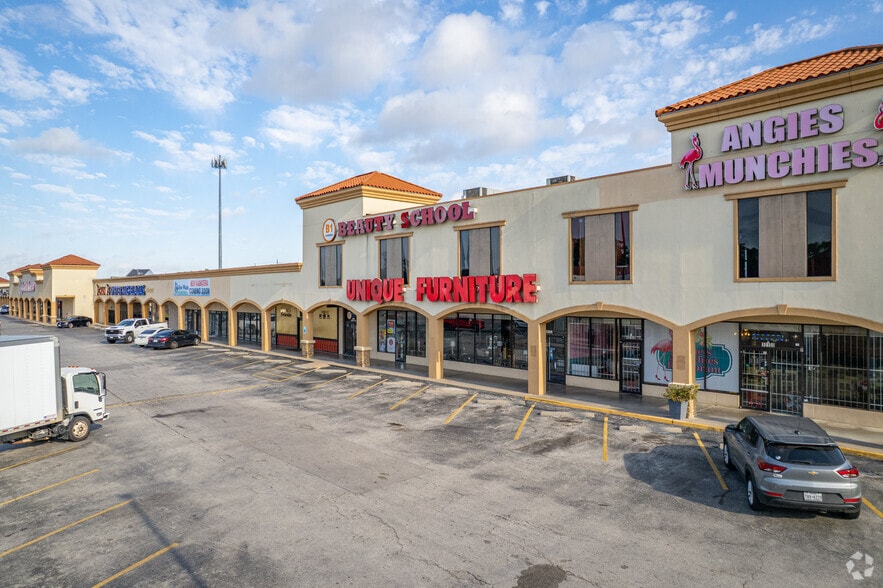 10110-10138 Hammerly Blvd, Houston, TX for lease - Building Photo - Image 3 of 10