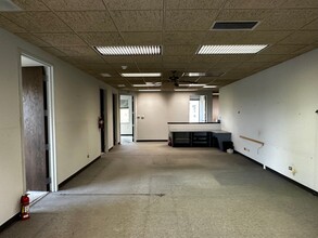 222 Vollmer Rd, Chicago Heights, IL for lease Lobby- Image 2 of 5