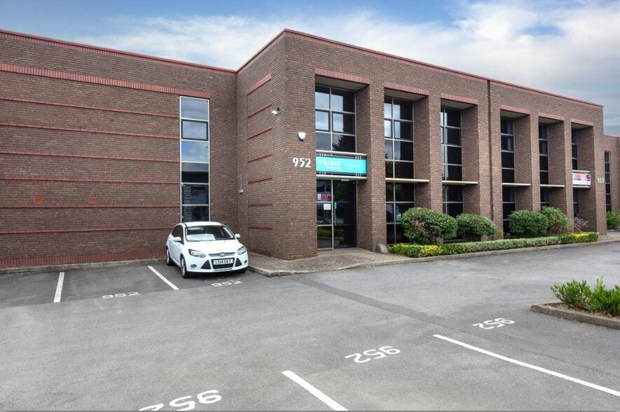 950-955 Yeovil Rd, Slough for lease - Building Photo - Image 3 of 18