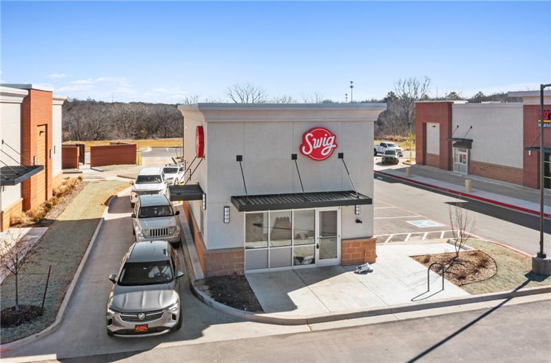 Corporate SWIG & Tropical Smoothie Cafe portfolio of 2 properties for sale on LoopNet.com - Building Photo - Image 2 of 5