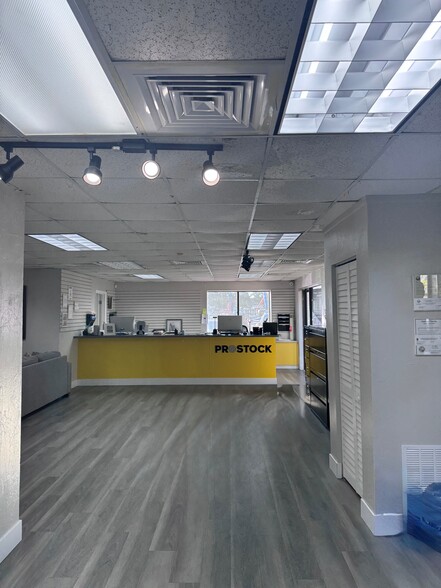 6134 Taylor Rd, Naples, FL for sale - Interior Photo - Image 3 of 9