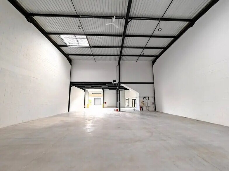 Industrial in Chalifert for lease - Building Photo - Image 2 of 10