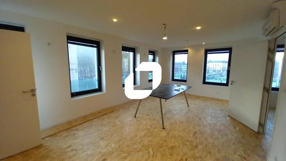 Office in Roubaix for lease - Interior Photo - Image 1 of 10