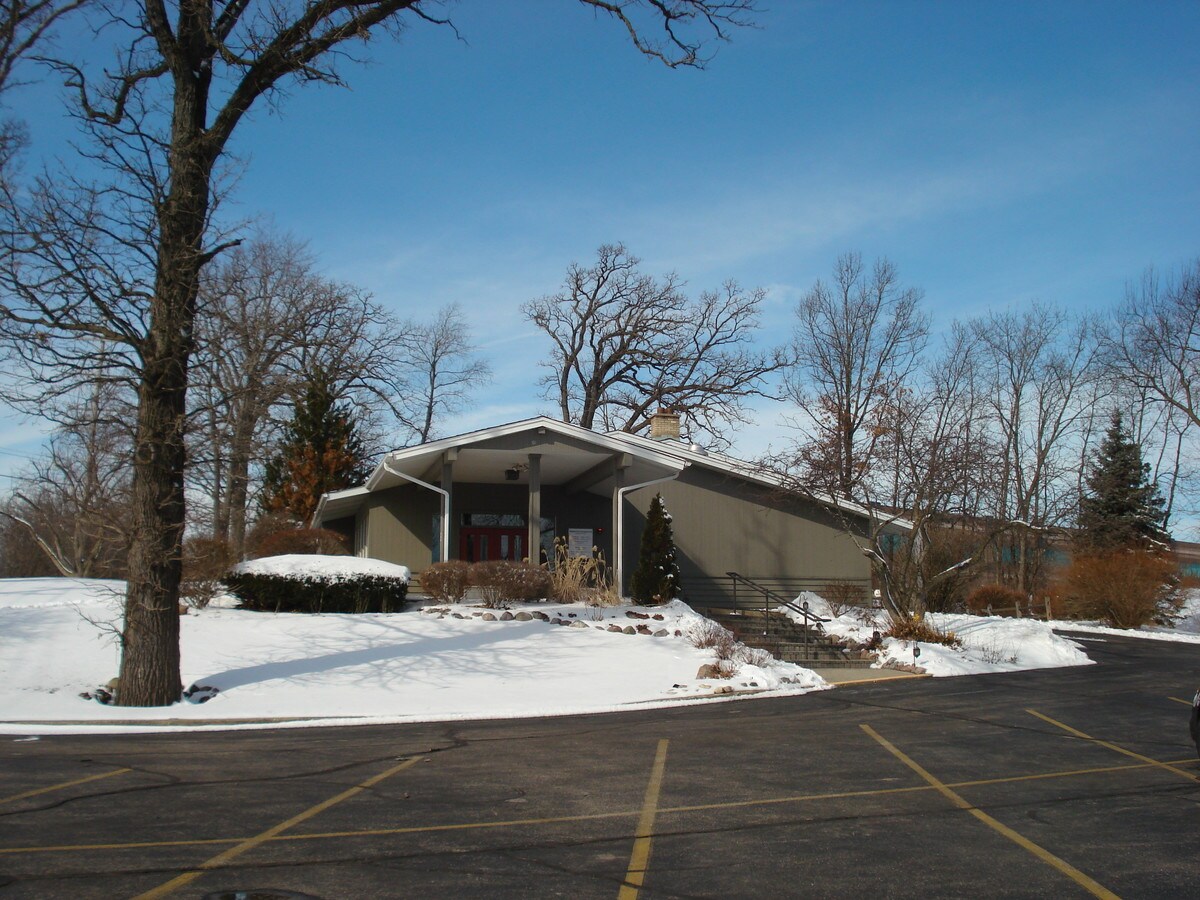 950 W Northwest Hwy, Barrington, IL 60010