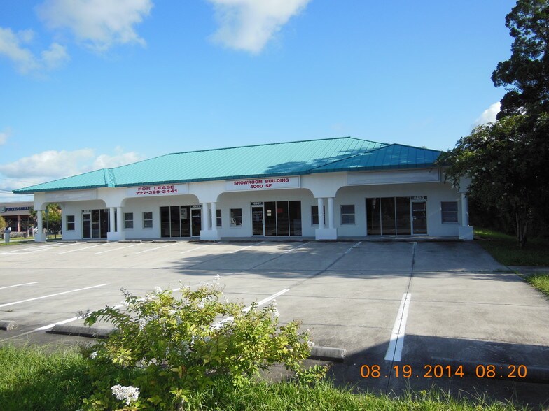 6483-6495 Ulmerton Rd, Largo, FL for lease - Building Photo - Image 2 of 6