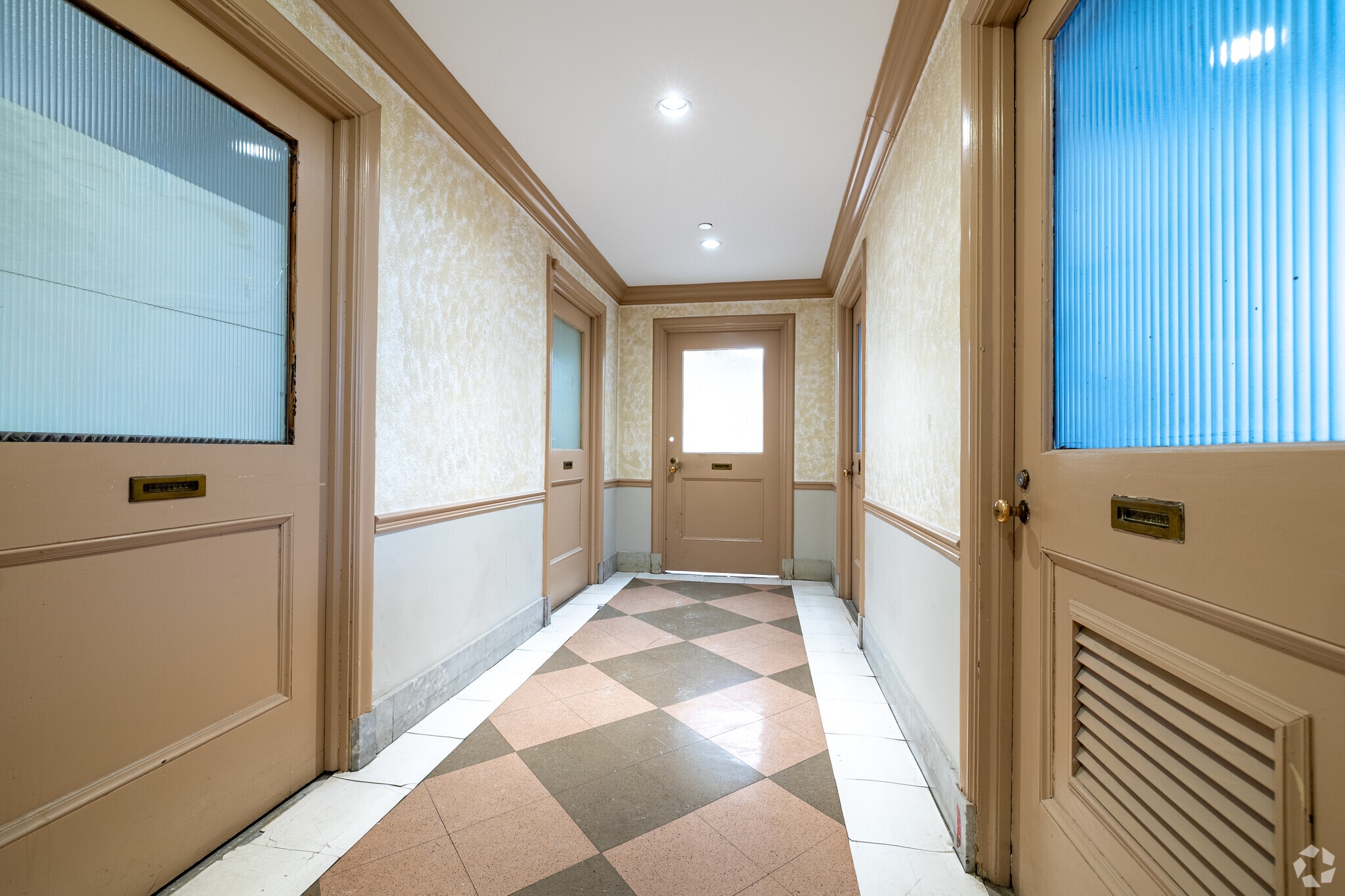 1538 Rue Sherbrooke O, Montréal, QC for lease Interior Photo- Image 1 of 5