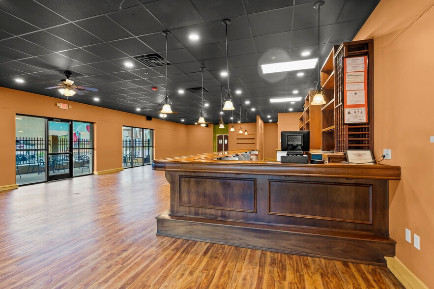 607 N Trade St, Winston-Salem, NC for sale - Building Photo - Image 3 of 8