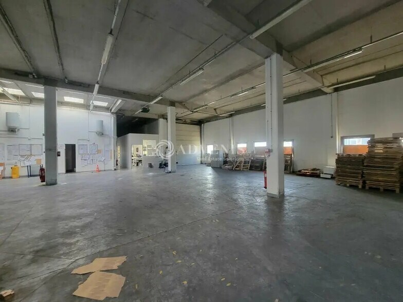 Flex in Villeneuve-la-Garenne for lease - Building Photo - Image 2 of 11