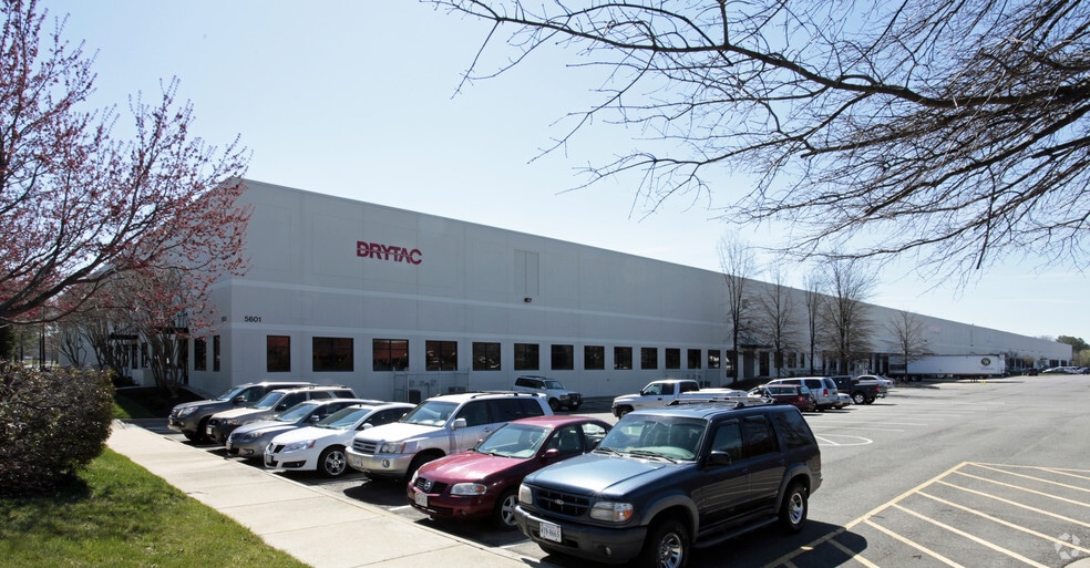 5601-5699 Eastport Blvd, Richmond, VA for lease - Building Photo - Image 3 of 21