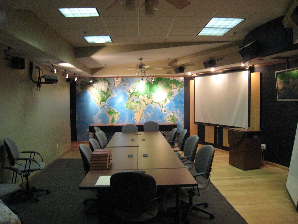 402 Kishwaukee St, Rockford, IL 61104