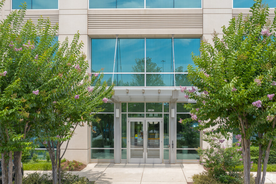 20135 Lakeview Center Pl, Ashburn, VA for lease - Building Photo - Image 3 of 5