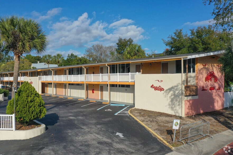 110 W Tarpon Ave, Tarpon Springs, FL for sale - Primary Photo - Image 1 of 1