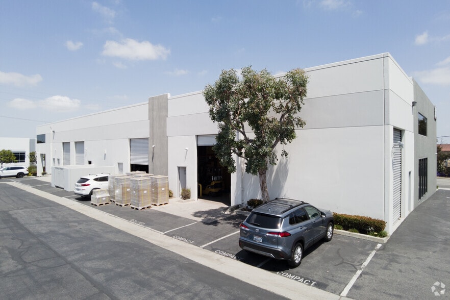 2900 Orange Ave, Signal Hill, CA for lease - Building Photo - Image 3 of 28