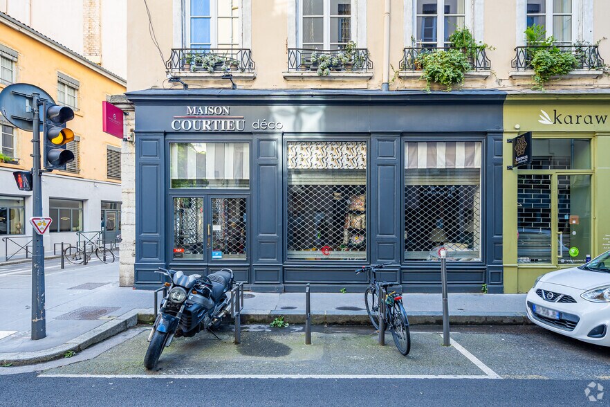 Retail in Lyon for lease - Building Photo - Image 3 of 5