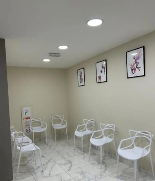 Office in Viroflay for lease - Interior Photo - Image 2 of 9