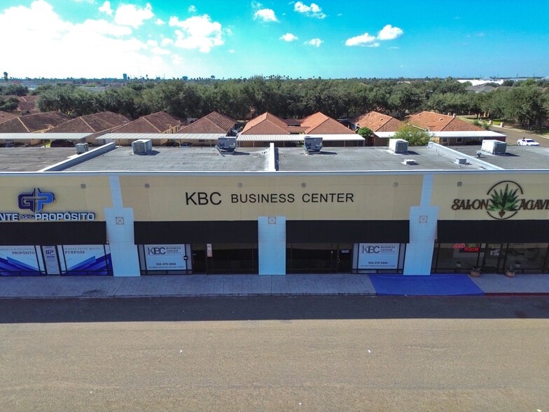 2511-2513 Buddy Owens Blvd, McAllen, TX for lease - Building Photo - Image 2 of 10