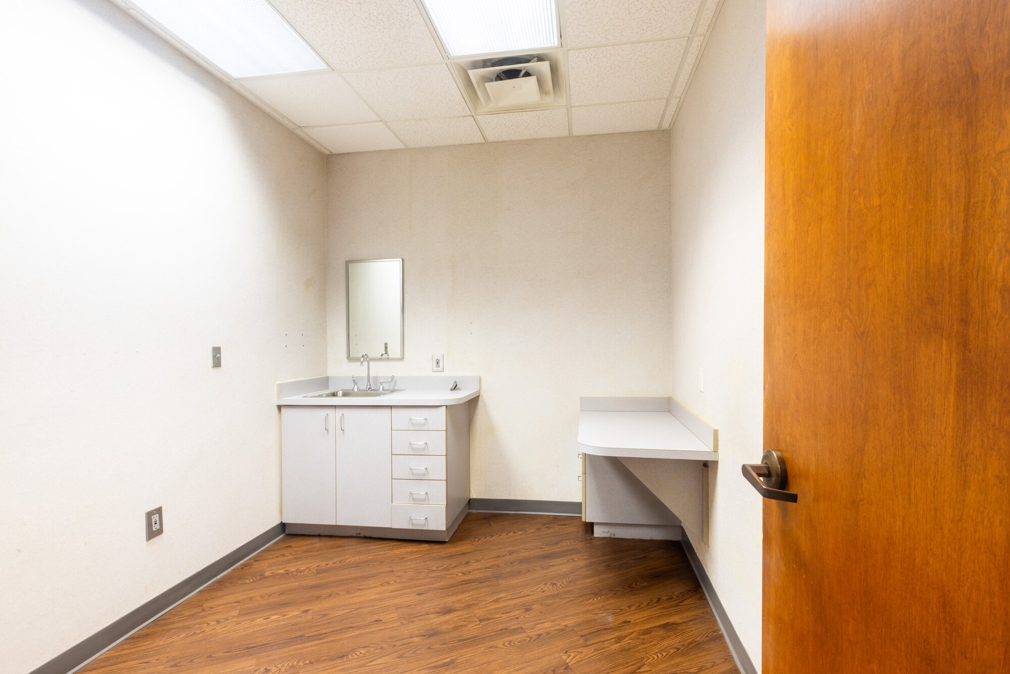 Suite H Interior Photo 4