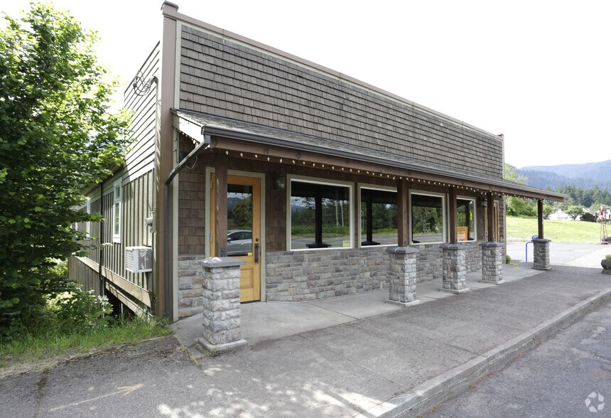 360 NW Wanapa St, Cascade Locks, OR for sale - Primary Photo - Image 1 of 1