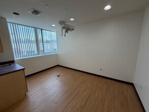 462 N Linden Dr, Beverly Hills, CA for lease Interior Photo- Image 2 of 8