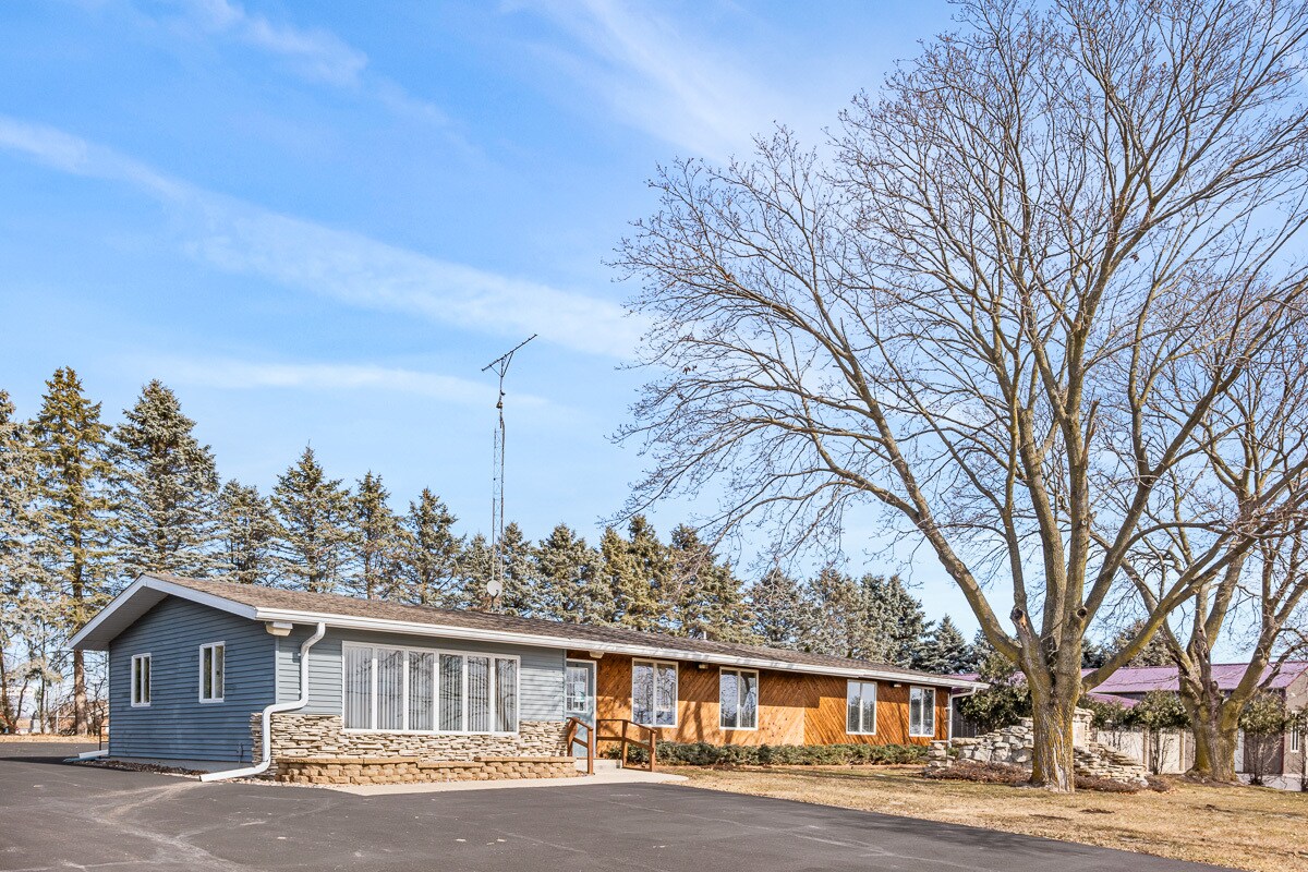 1 North St, Markesan, WI for sale Primary Photo- Image 1 of 1