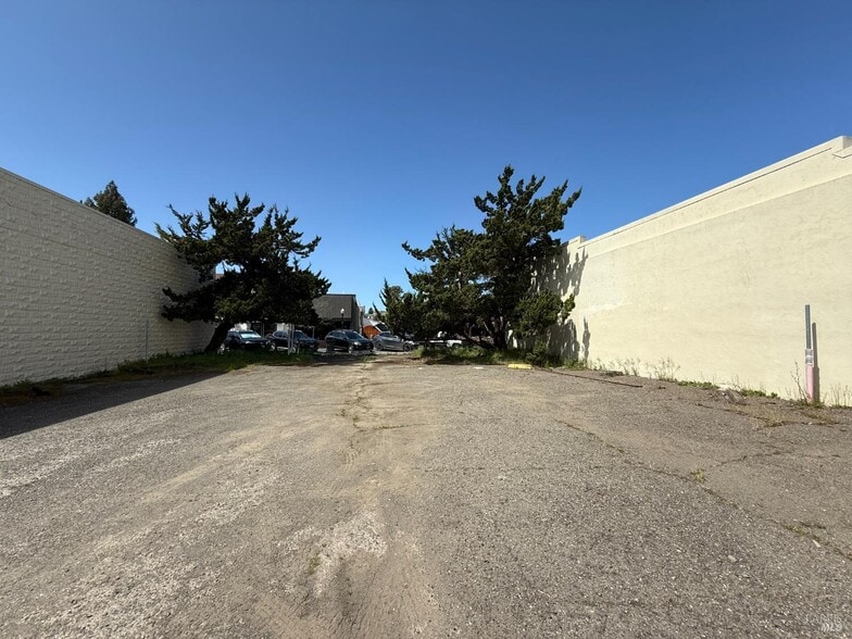 330 Center St, Healdsburg, CA for sale - Building Photo - Image 2 of 3