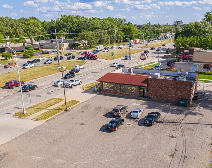 28805 Mound Rd, Warren, MI 48092