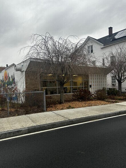 583 Harris Ave, Providence, RI for sale - Building Photo - Image 2 of 11