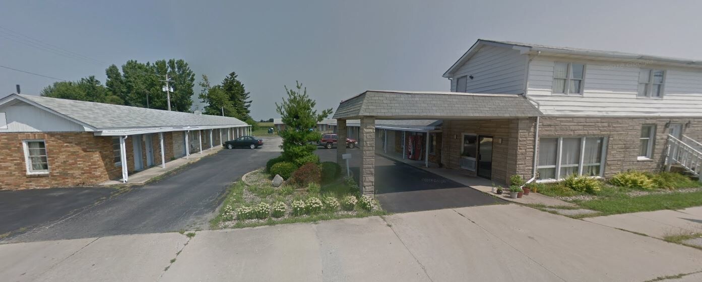 814 E Walnut St, Watseka, IL 60970