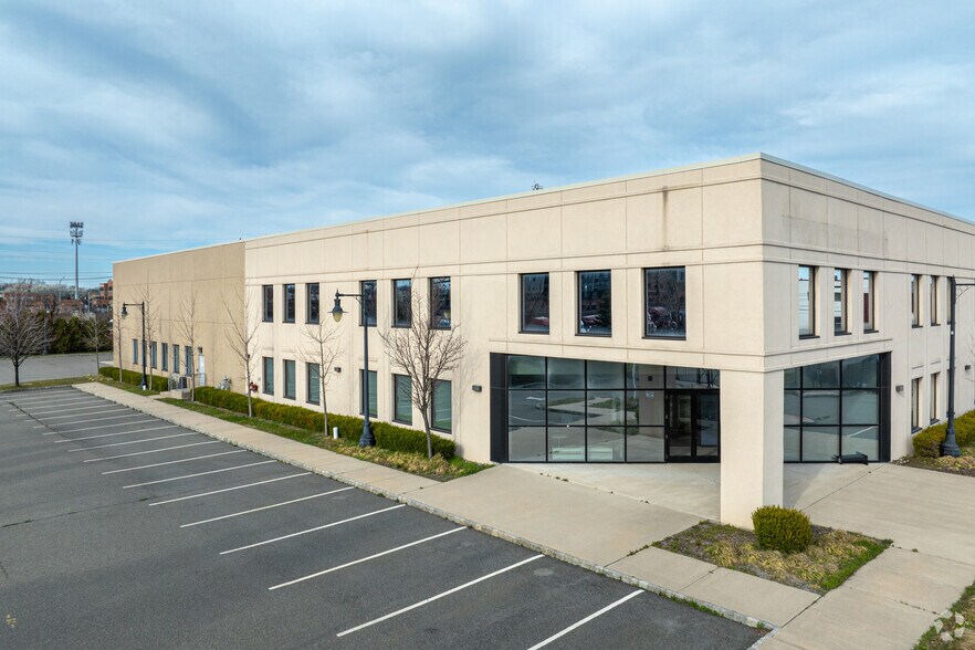 600 Guyon Dr, Harrison, NJ for sale - Building Photo - Image 2 of 10