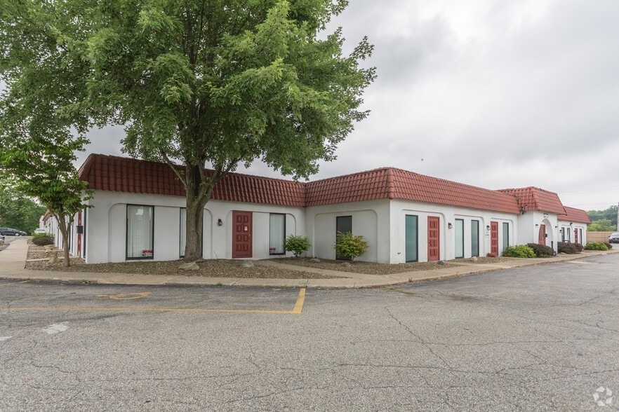 25 N Canfield Niles Rd, Youngstown, OH for lease - Primary Photo - Image 1 of 10