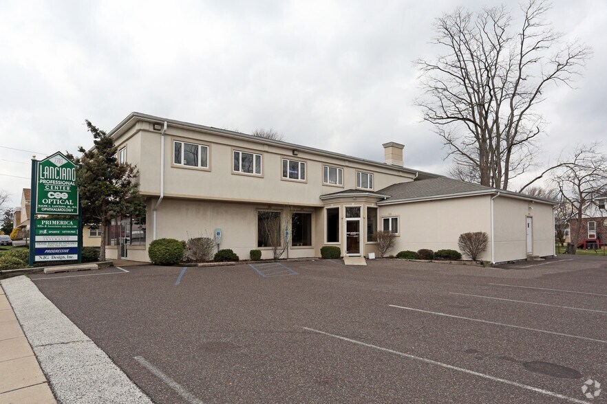 7703 Maple Ave, Merchantville, NJ 08109