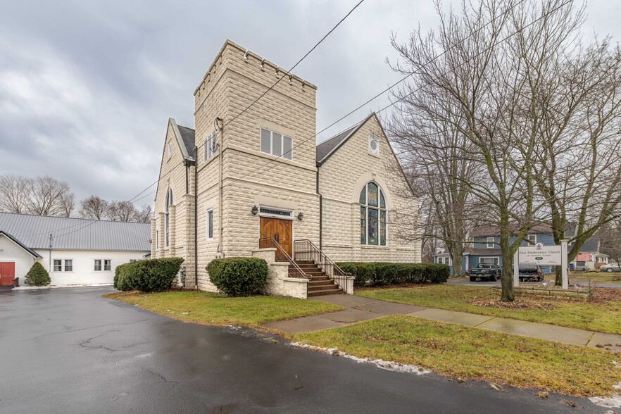 1638 Ridge Rd, Ontario, NY for sale - Primary Photo - Image 1 of 1