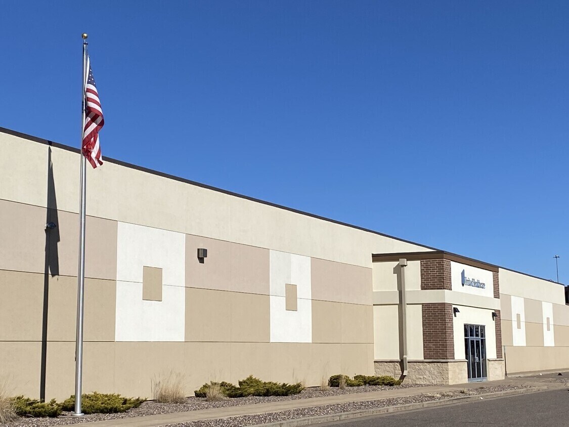 2725 Mall Dr, Eau Claire, WI for lease Building Photo- Image 1 of 7
