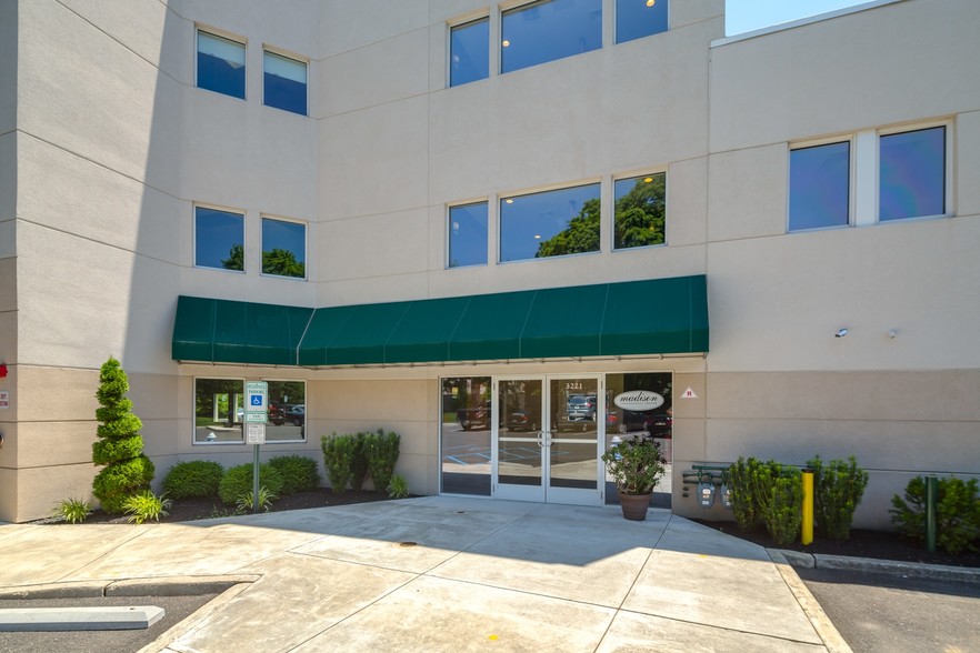 3221 Route 38, Mount Laurel, NJ for lease - Building Photo - Image 2 of 12