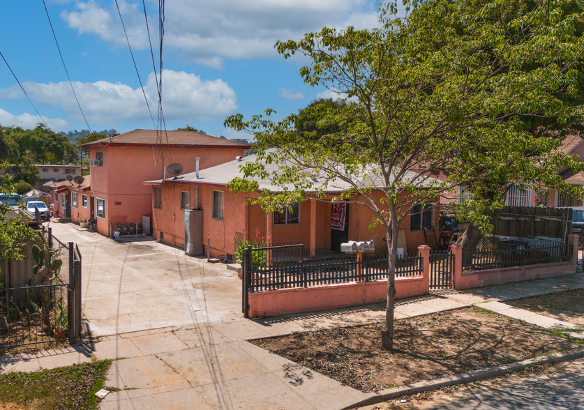 1582 Murchison St, Los Angeles, CA for sale - Primary Photo - Image 1 of 1