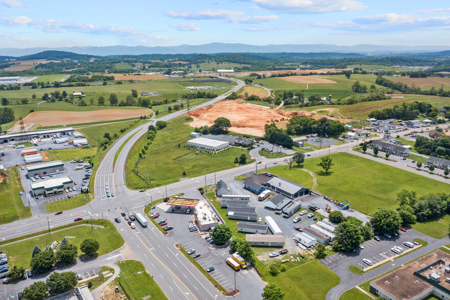 815 N Main St, Mount Crawford, VA for lease - Building Photo - Image 3 of 32