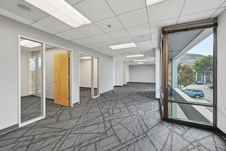 11555 Sorrento Valley Rd, San Diego, CA for lease Interior Photo- Image 2 of 9