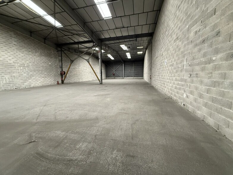 Industrial in Marseille for lease - Building Photo - Image 2 of 6