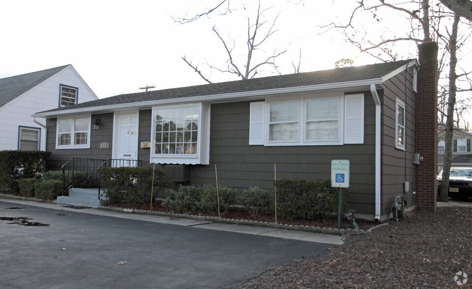 213 Lacey Rd, Forked River, NJ 08731