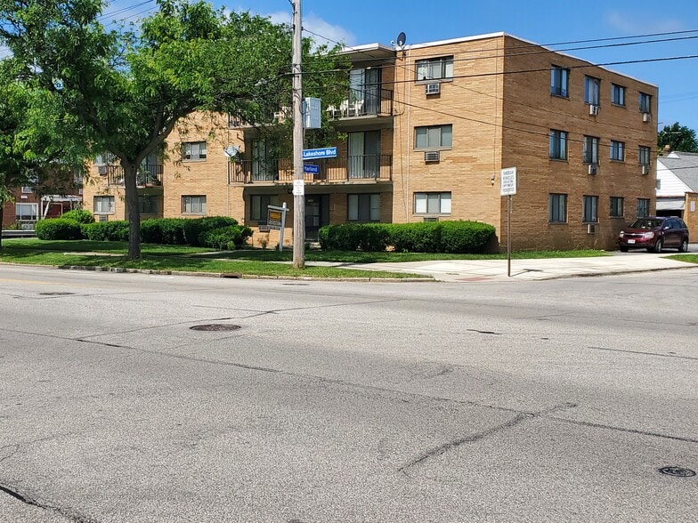 17901 Lake Shore Blvd, Cleveland, OH for sale - Primary Photo - Image 2 of 40