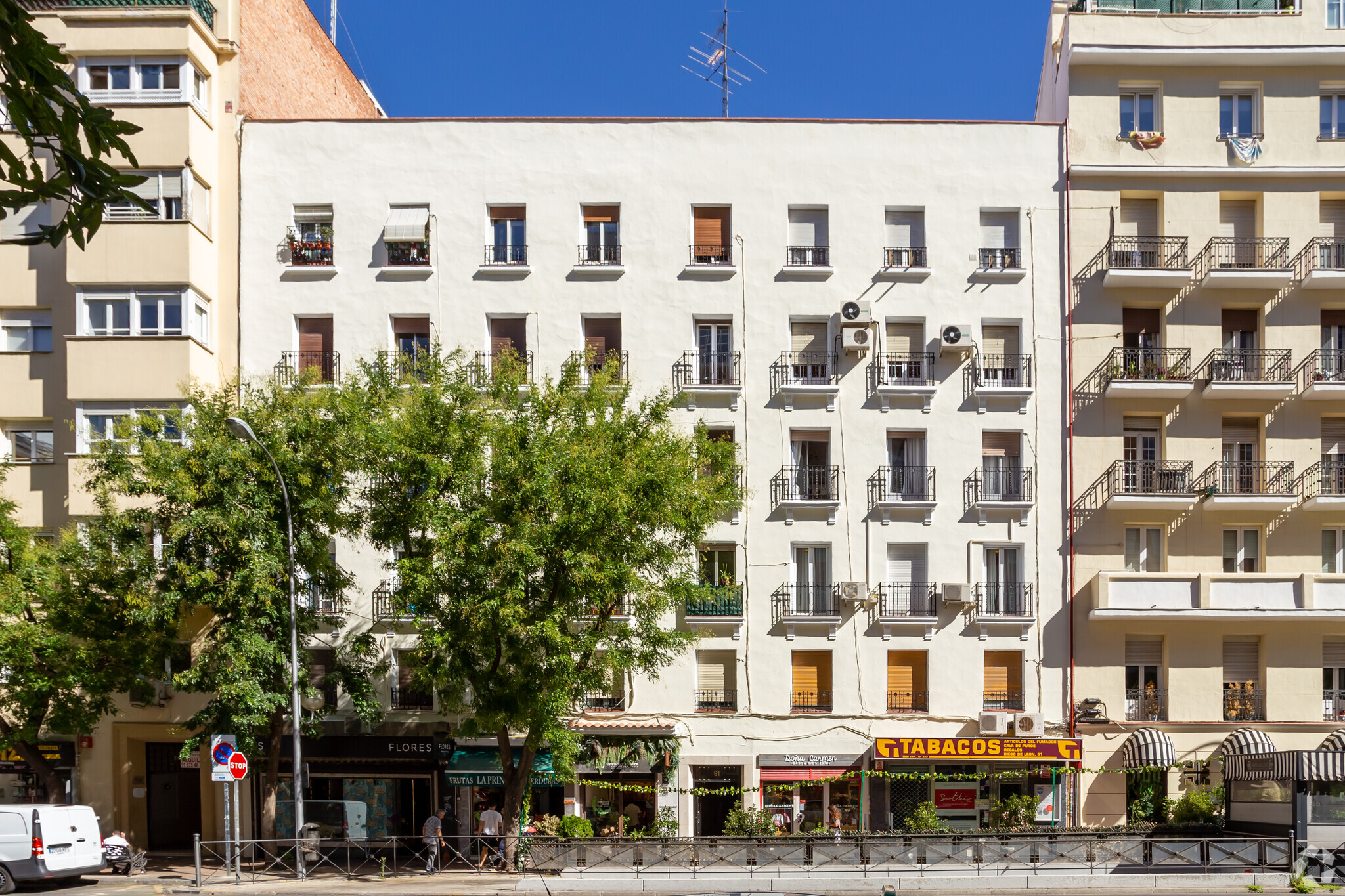 Calle Diego de León, Madrid, Madrid for sale Primary Photo- Image 1 of 3