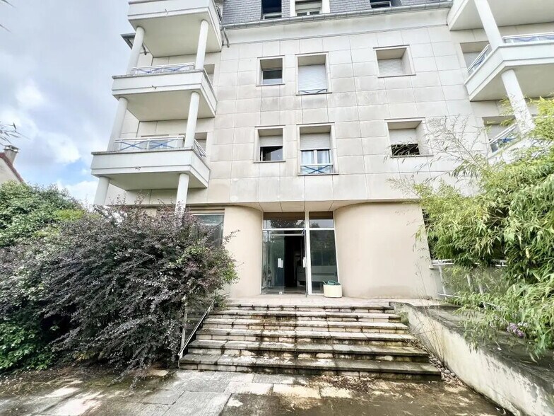 Office in Saint-Maur-des-Fossés for sale - Building Photo - Image 1 of 6