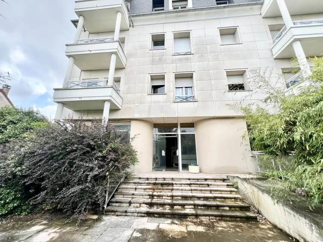 Office in Saint-Maur-des-Fossés for sale Building Photo- Image 1 of 7