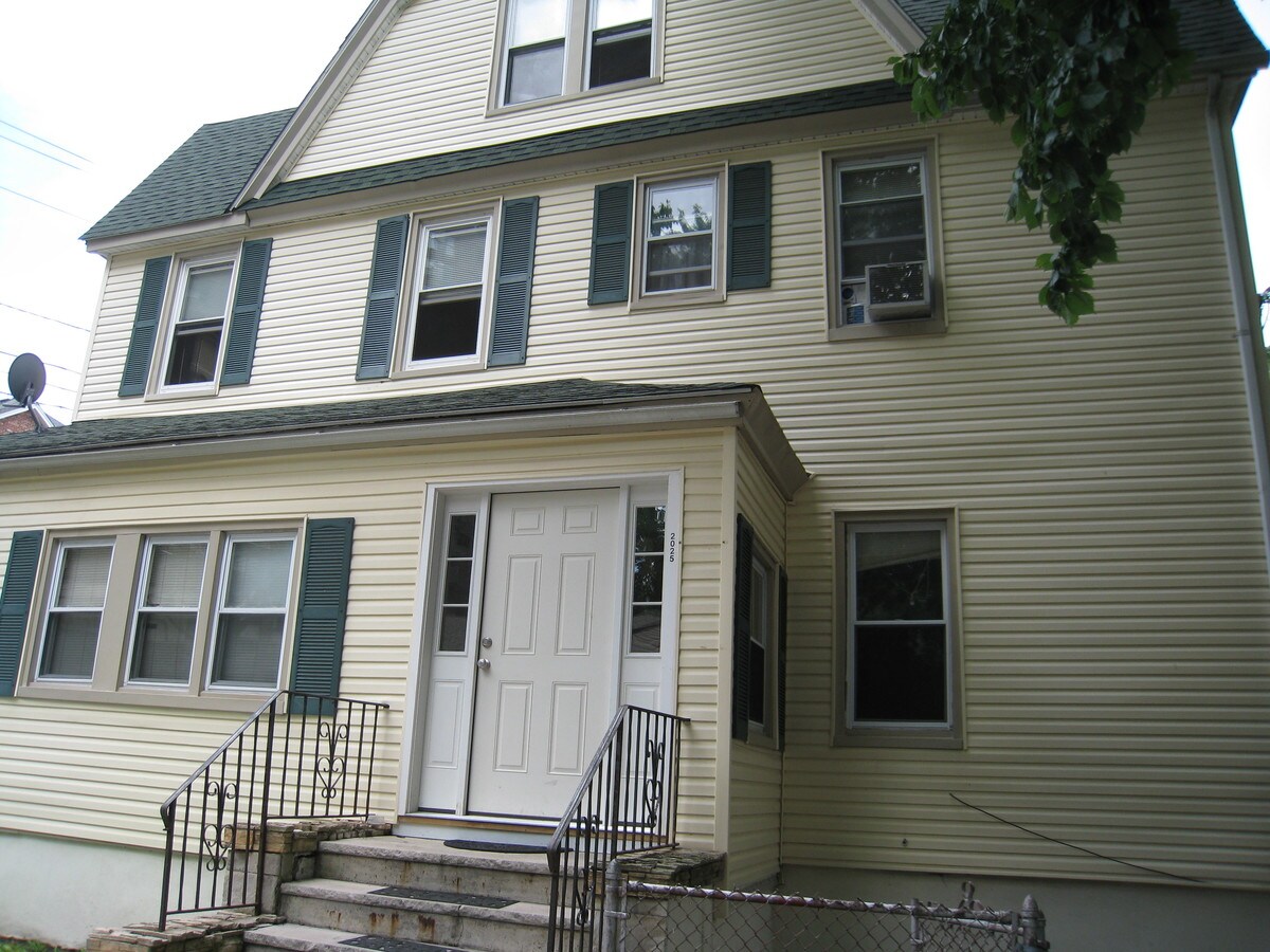 2025 Edwin Ave, Fort Lee, NJ 07024 Property Record