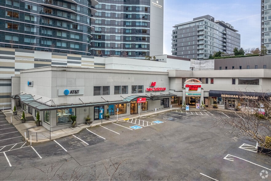 821-827 Bellevue Way NE, Bellevue, WA for lease - Primary Photo - Image 1 of 14